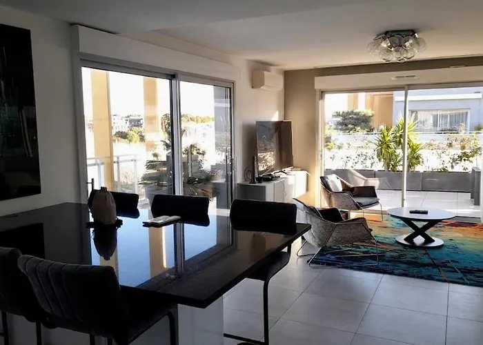 Skyline Lumina Parking Clim Tram Montpellier